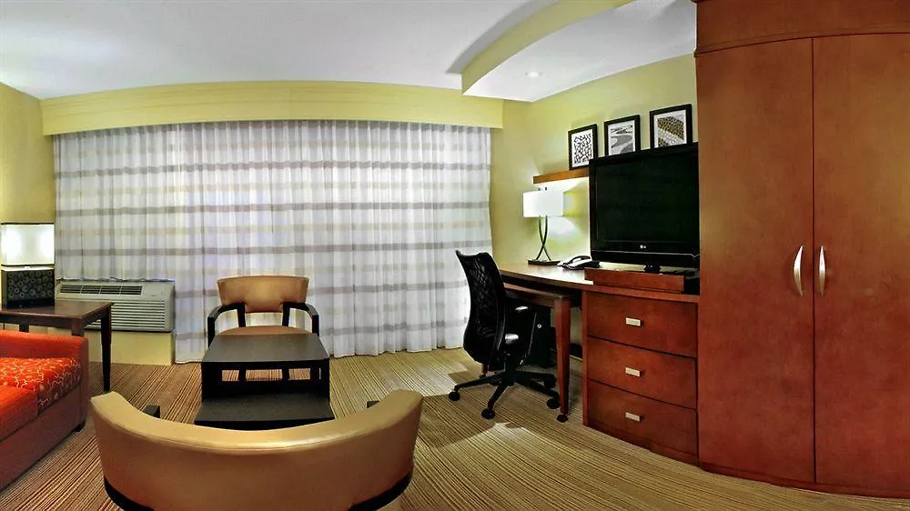 Courtyard By Marriott Edmonton West Hotel