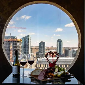 sweet-condo-in-downtown-with-parking-gym-sauna.calgaryhotelsearch.com/
